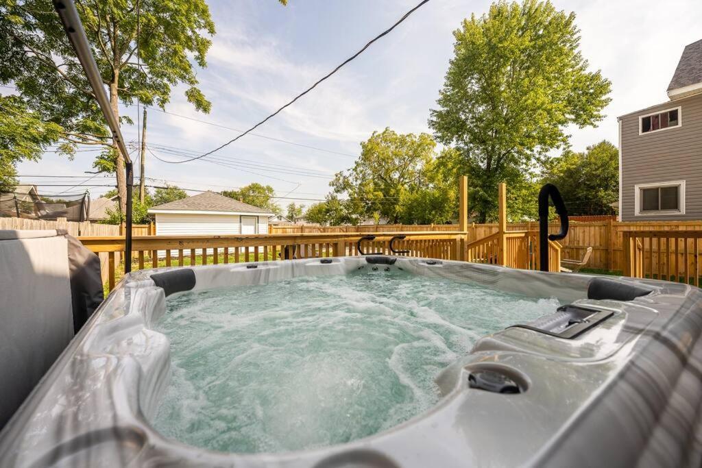 Villa Fun For Everyone W Hot Tub Bbq Patio Indianapolis Exterior foto